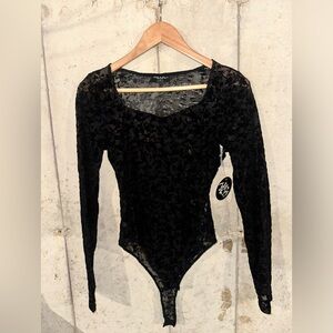 Jolie And Joy Black Sweetheart Neckline Floral Bodysuit Size M NWT